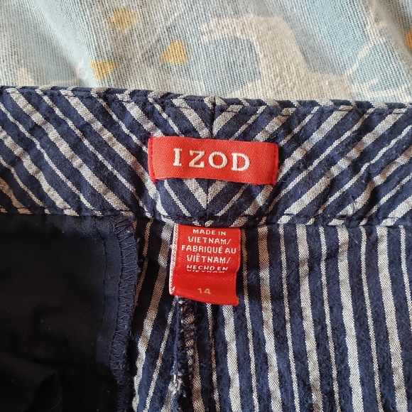 Mid-rise Izod shorts - Picture 2 of 3